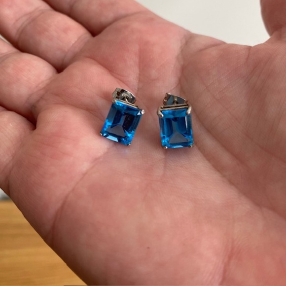 8 1/2 Ct Genuine Emerald Cut Faceted Swiss Blue Topaz Silver Stud Earrings - Picture 4 of 4